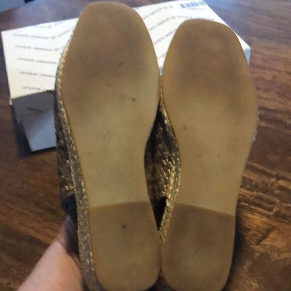 Andre Assous Paula Gold Metallic Woven Closed Toe Sandals size 7.5 M - Picture 5 of 7